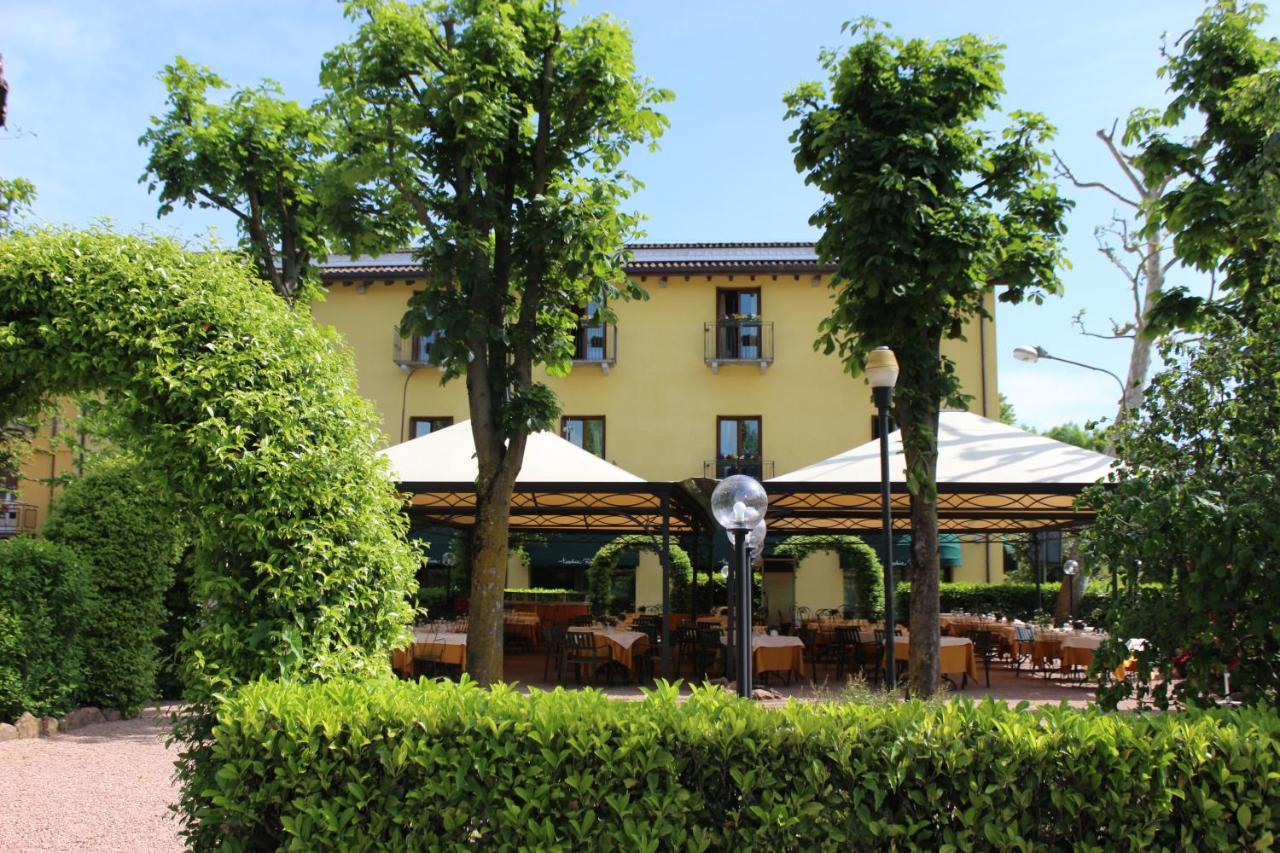 Hotel Ristorante Vecchia Riva Варезе Екстериор снимка